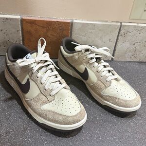 Nike Cream and Brown Low-Top Sneakers size 9